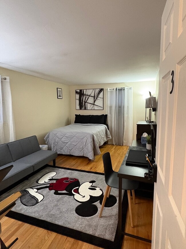 107 Robert Dr Unit Room # 3