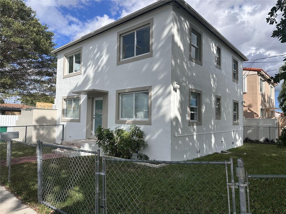 Photo - 1701 NW 34th Ave Unit 1