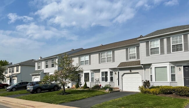 Middlesex Village Townhomes - Middlesex Village Townhomes