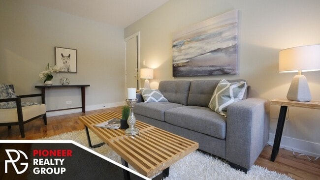 Photo - 908 W George St Unit 3