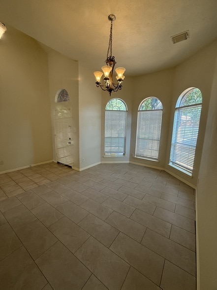 5250 Sherilynn Dr