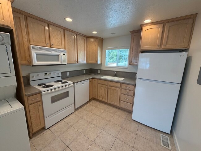 869 N 400 E Unit 869
