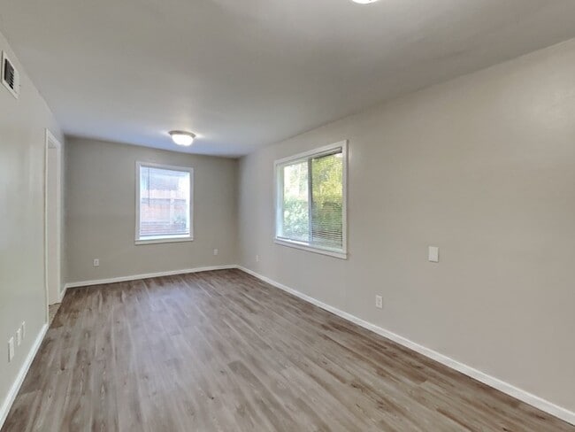 Photo - 2123 Raspberry Ln