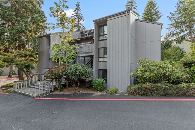 Building Photo - 10922 NE 34th Pl Unit 2