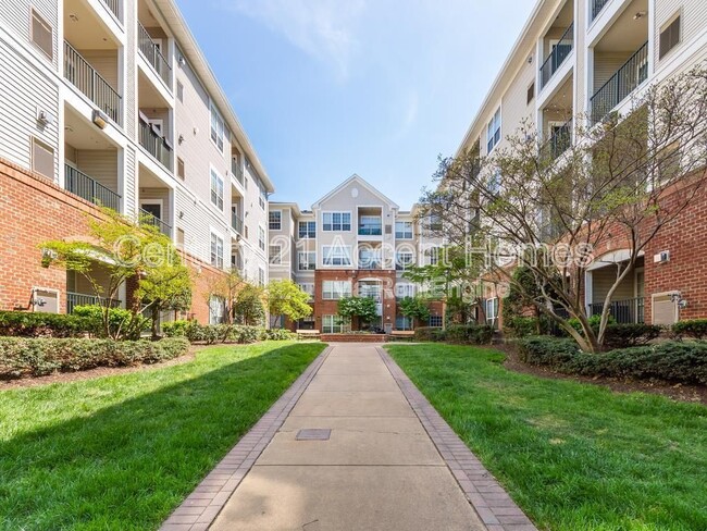 Building Photo - 4862 Eisenhower Ave Unit 359 Rental