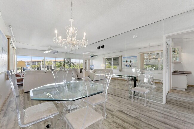 Photo - 101 NE 19th Ave Unidad 228