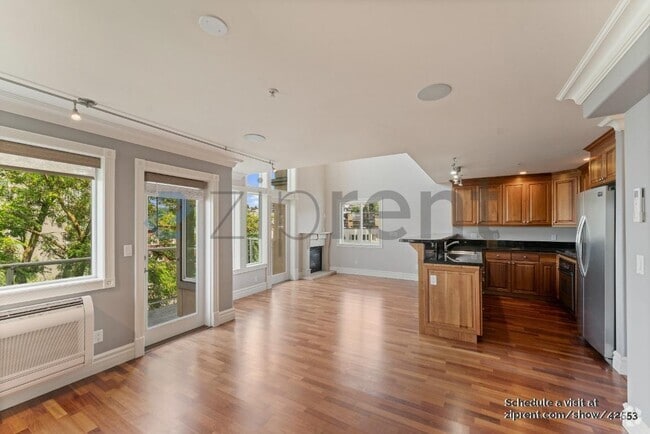 Building Photo - 311 E Republican St Rental