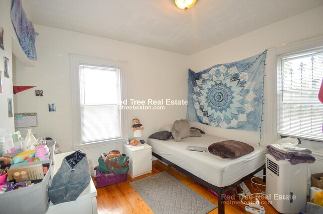 Photo - 201 Hillside St