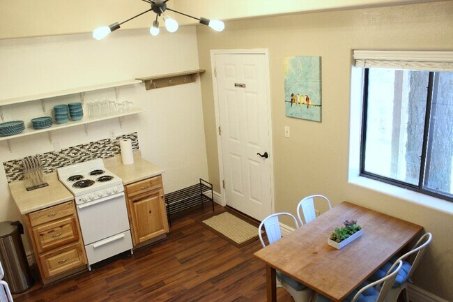3250 Hunter Pl