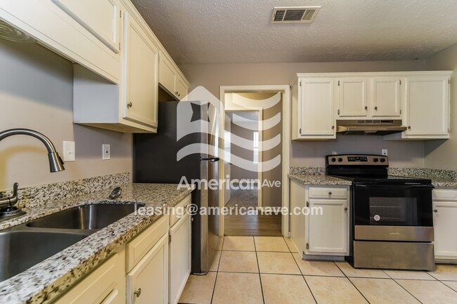 Photo - 814 Harvey St