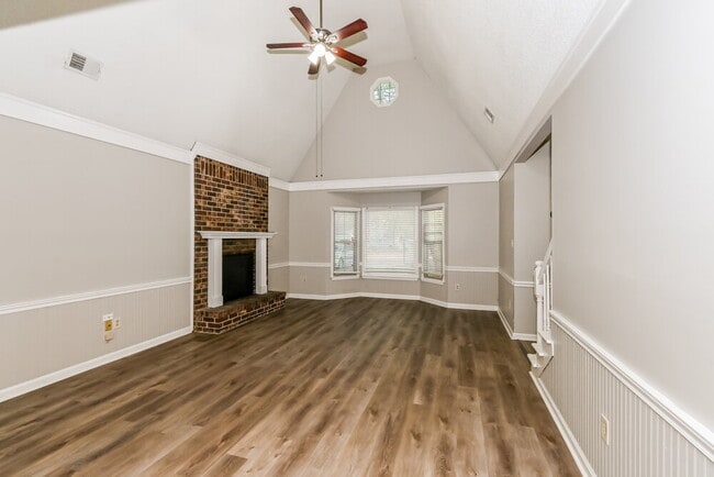 Photo - 861 White Pine Dr