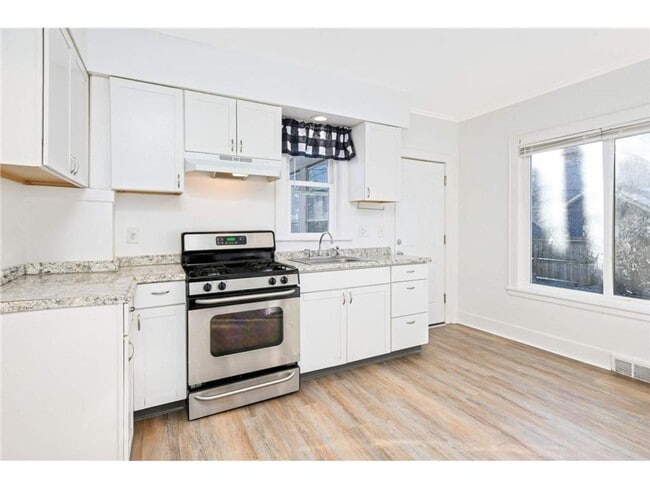 Photo - 32 Douglas St Unit Lower