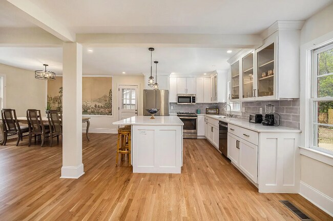 Photo - 911 S Shem Dr