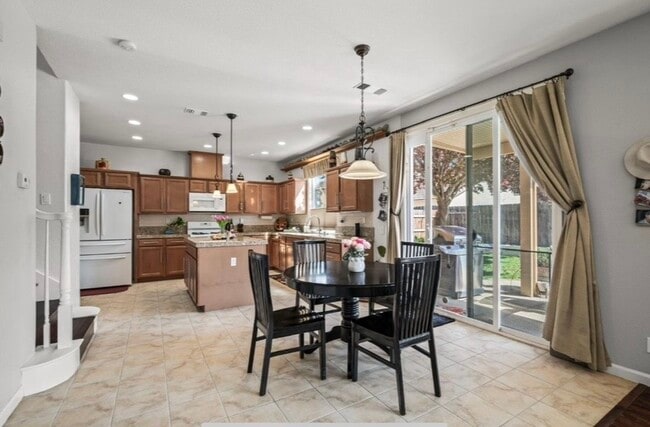 Photo - 962 Heritage Way