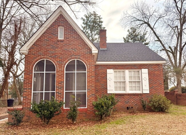 Building Photo - Beautiful Historic Home For Lease