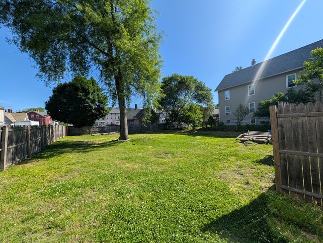 Photo - 24 Thompson Ct Unit 1