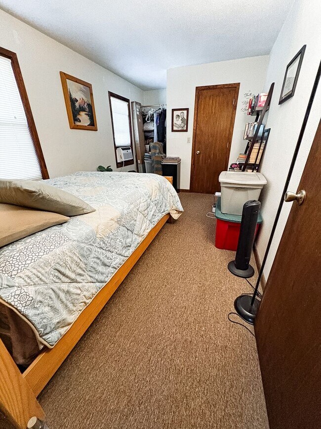 Photo - Spacious 1 Bedroom Apartment Unit 501 S 15th St