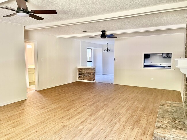 Photo - 17042 Appomattox Ave