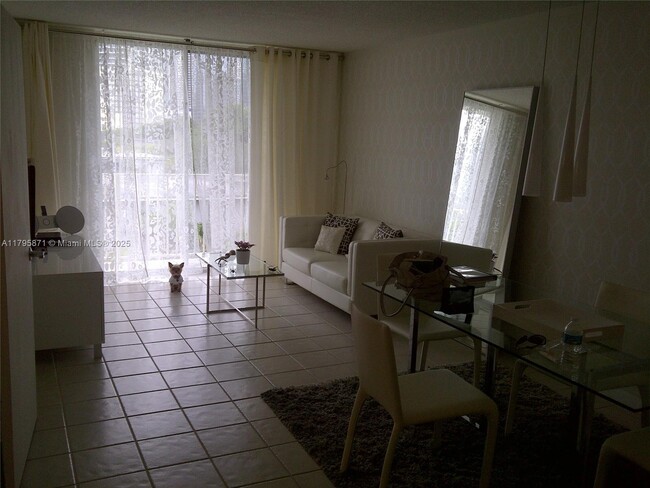 Photo - 126 SW 17th Rd Unidad 505 Rental