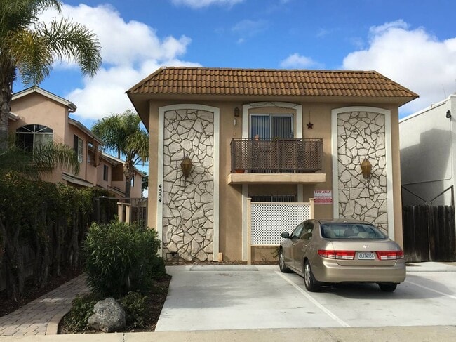 Front of Building - 4554 Campus Ave Unit 7 Rental