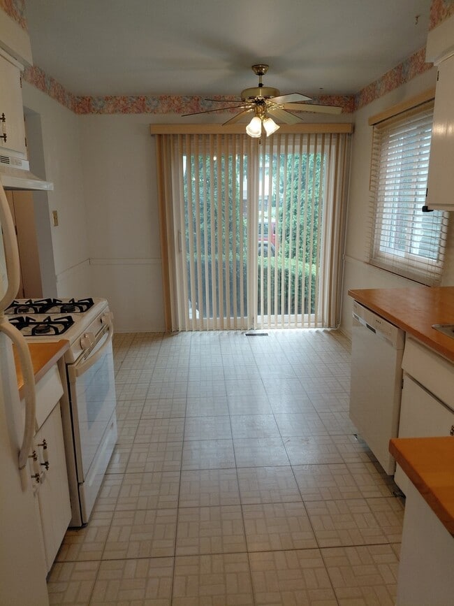Photo - 1538 Coloma Ct N