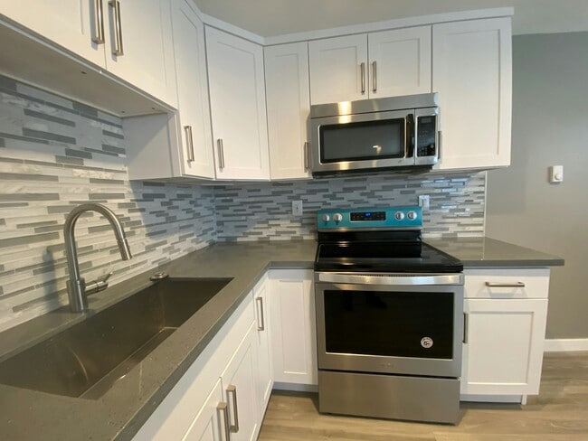 Photo - 7132 47th Ave SW Unidad 4