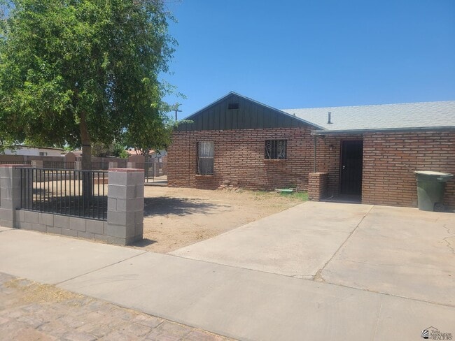 Photo - 600 W 20th Pl