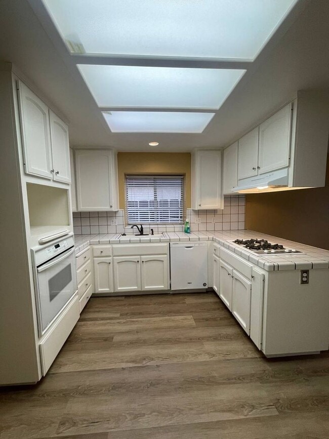 Photo - Live Vibrantly at 2488 Plumwood!