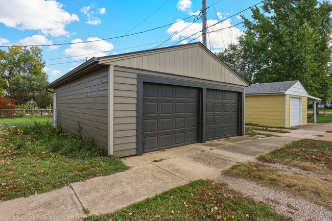 Photo - 2104 Prairie Ave