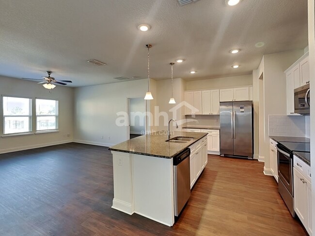 3168 Creek Village Ln