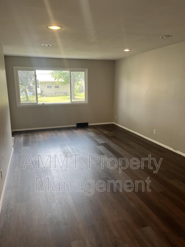 Photo - 5250 Harbet Ave NW