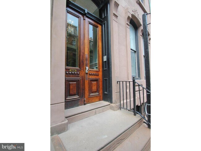 Photo - 2033 Spruce St Unit 4