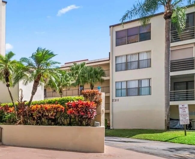 Photo - 2311 S Cypress Bend Dr Unit 117