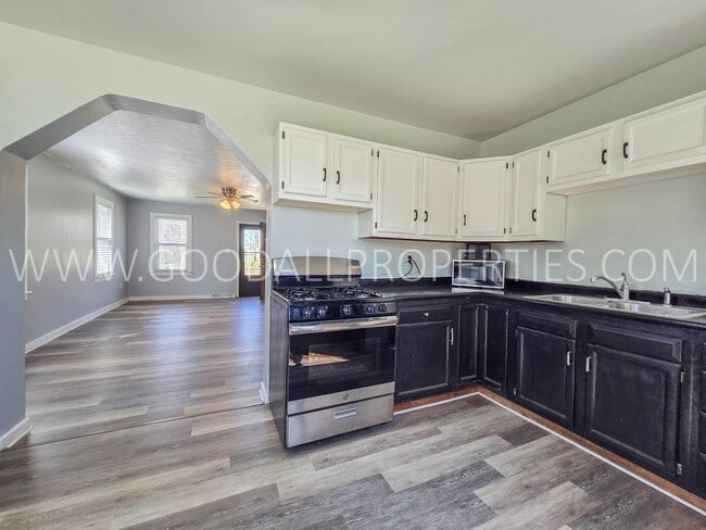 Photo - Cozy 2BR Home Near Downtown Des Moines & Gray’s Lake