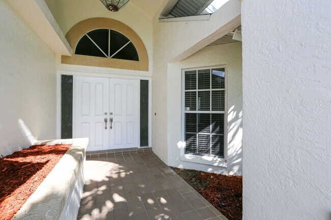 Photo - ***MOON LAKE***GREAT LOCATION***SINGLE FAMILY HOME WITH POOL***LAKE VIEW***UNFURNISHED ANNUAL***