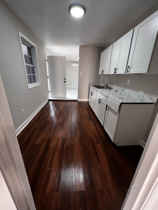 Photo - 3927 Dearborn St