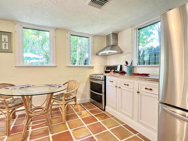 Photo - 336 Monroe Dr Unit 2