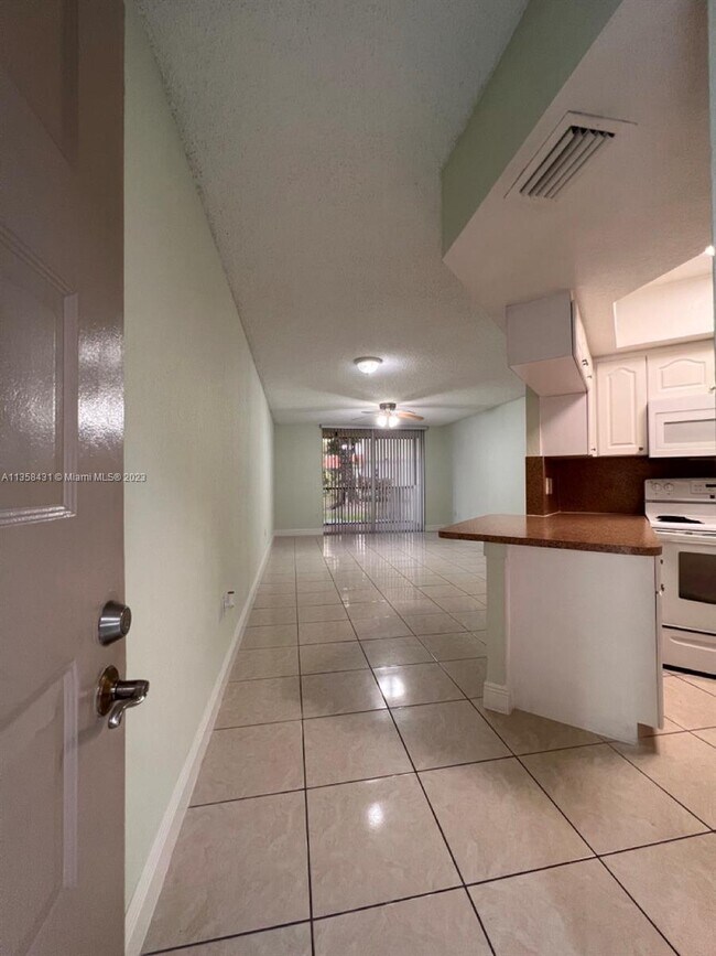 Photo - 8323 Lake Dr Unidad 102