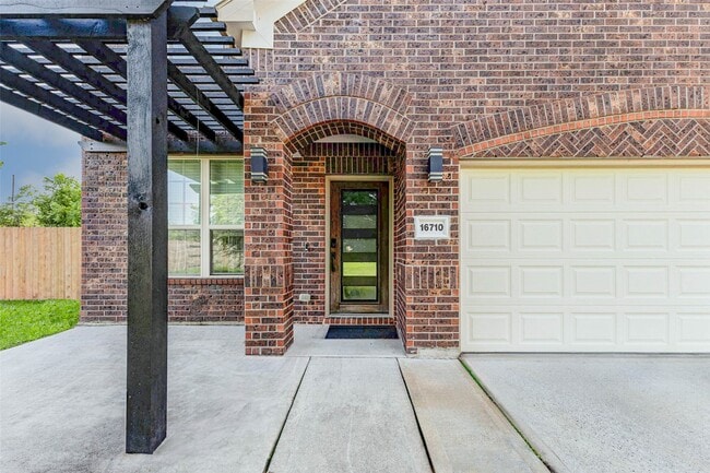 Building Photo - 16710 Lake Prince Ln Rental