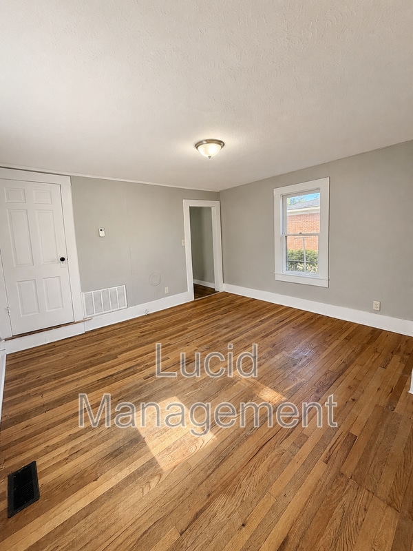 Photo - 1512 Bluegrass Ave