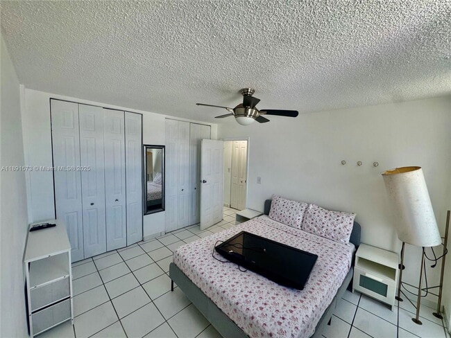 Photo - 335 Collins Ave Unidad 302