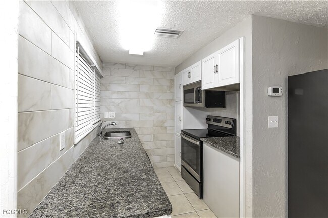 Photo - 4215 Tarpon Rd