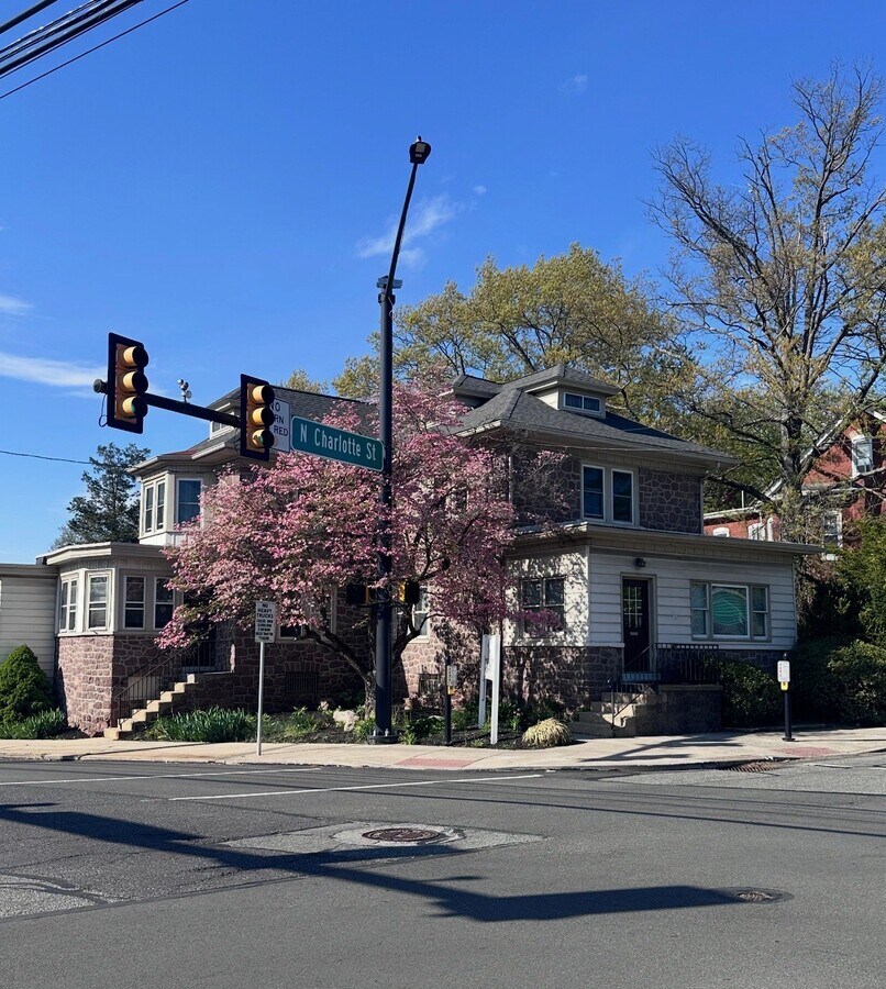 Photo - 801 N Charlotte St
