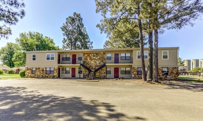 Capri_Apartments-205_W._Moultrie-31