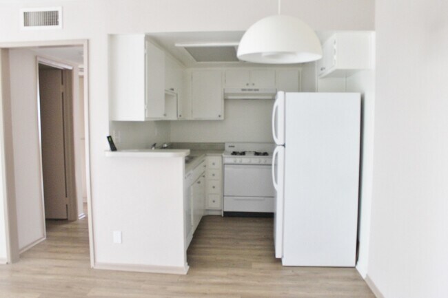 Lido Apartments - 3130 Bagley Ave