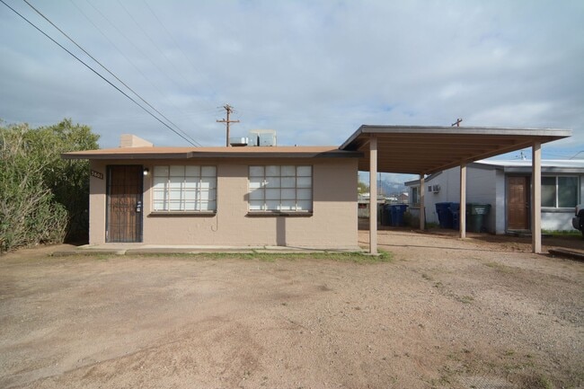 Building Photo - Charming 2 Bedroom 1 Bath Home! Central Tucson Location!