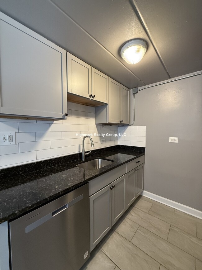 Building Photo - 9630 Ivanhoe Ave Unit 1B