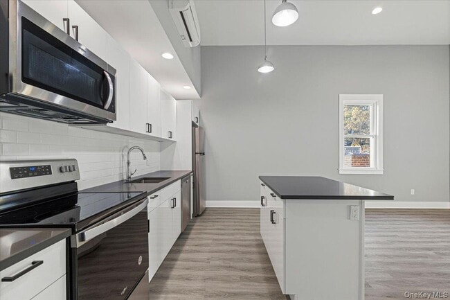 Photo - 47 Beekman Ave Unidad 23