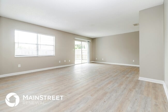 Photo - 1709 Stonehaven Way