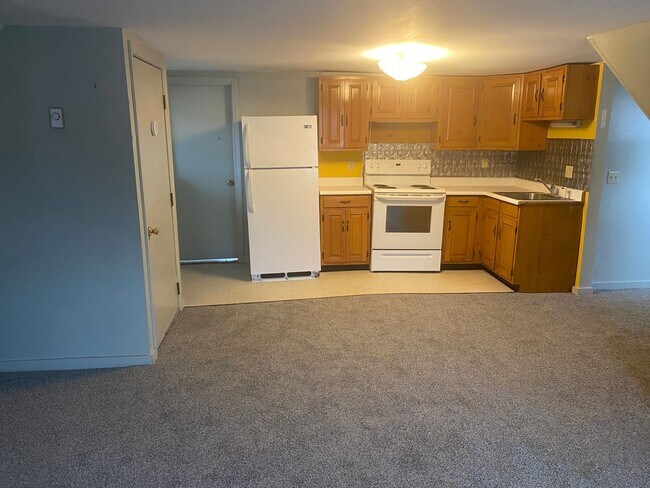 Building Photo - 2 Chapel St Unit C